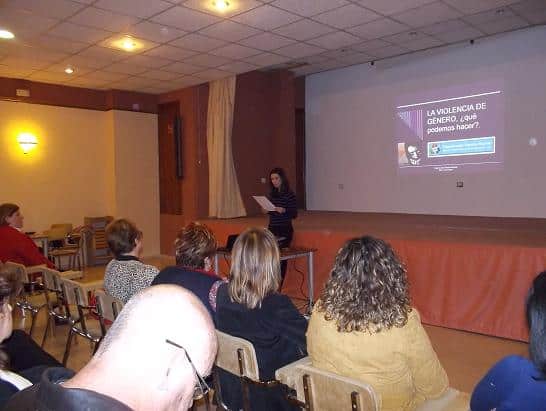 Charla sobre violencia de genero en Redovan